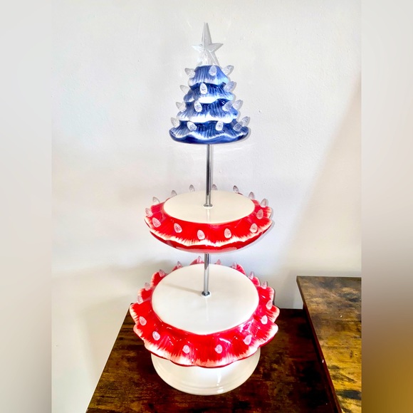 NIB Ms Liberty two-tiered cupcake stand! ❤️🤍💙 - Picture 1 of 7